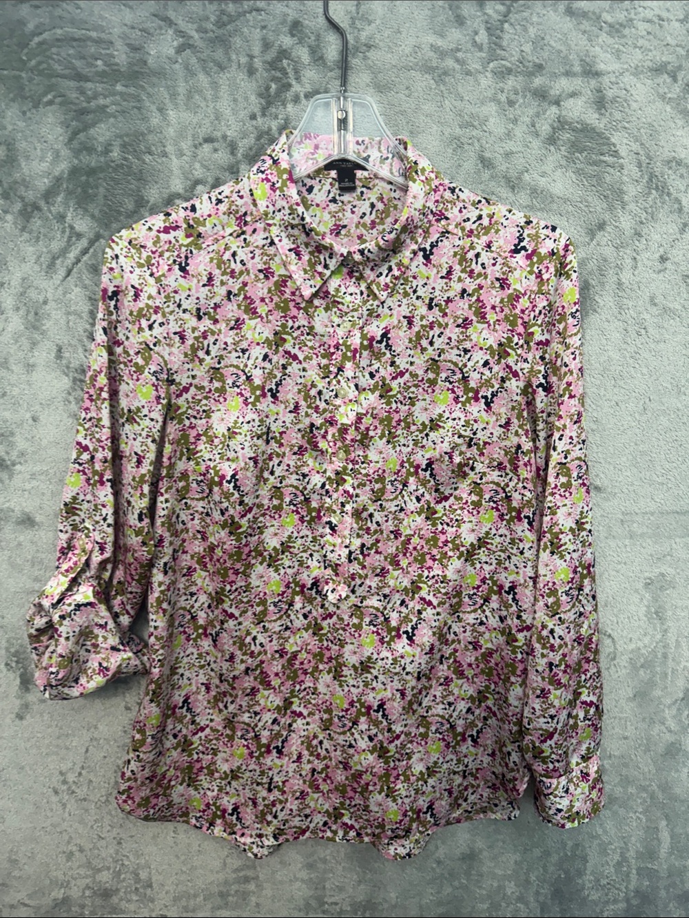 Ann Taylor sz 2 Floral Button-Down Shirt in Pink and Green blouse